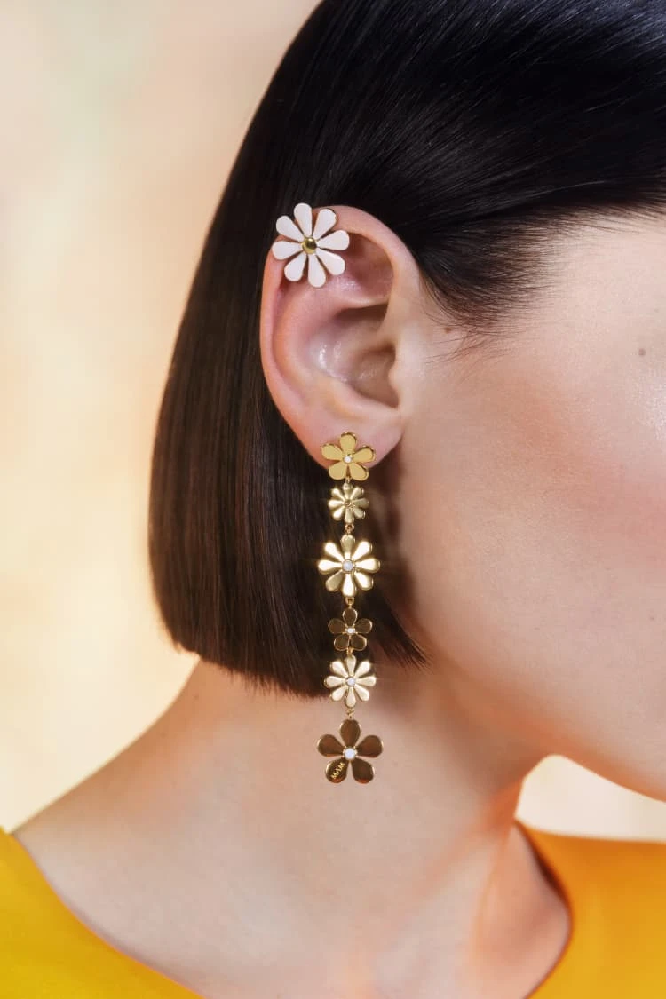 Short Daisy Earring In Gold And White 5 Short Daisy Earring In Gold And White - Image 5
