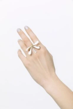 Gold Floral Ring With Daisy Petals -Mam Originals Shop 18 SIXTIES0334 k8wdpy 4b41d347 67a5 4982 9e0c 696516f55460