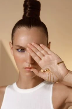 Gold Hand Chains -Mam Originals Shop 25 VIV1083 nvriep