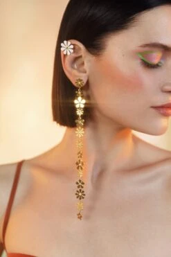 Gold And White Long Daisy Earring 6 Gold And White Long Daisy Earring -Mam Originals Shop 3 RAFFIA23 230193 qpwivo