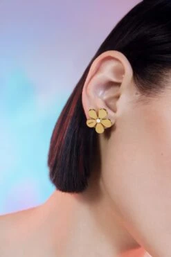 Gold Daisy Stud Earrings