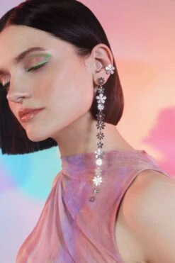 Silver And White Long Daisy Earring -Mam Originals Shop 49 RAFFIA23 1 gicmj5