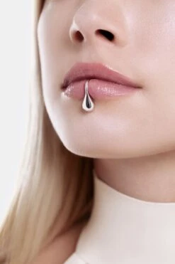 Drop Fake Lip Cuff - Silver